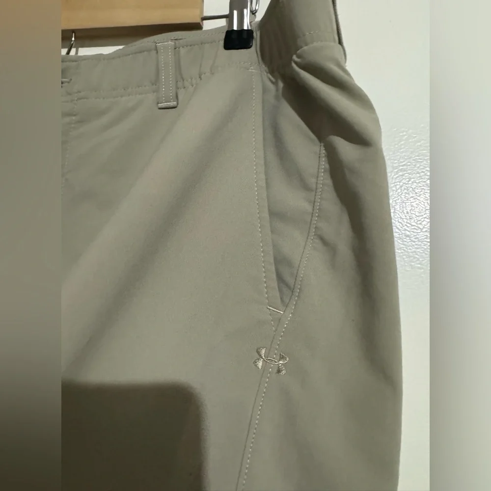 Under Armour khaki tan pants 38/30 pockets flat front